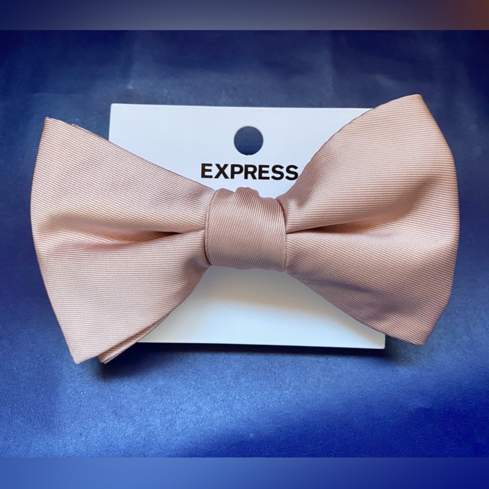 Express Men’s Light Pink Bow Tie 🎀